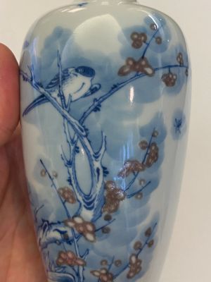 A Chinese blue, white and copper-red 'magpie and prunus' vase, Kangxi mark, 19/20th C. — 照片 8