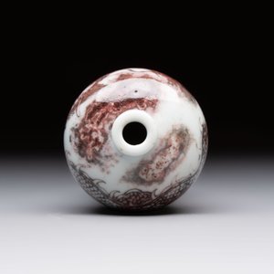 A Chinese blue, white and copper-red miniature 'dragon' 'meiping' vase, 19/20th C. — 照片 5