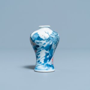 A Chinese blue, white and copper red miniature 'meiping' vase, Kangxi — 照片 3