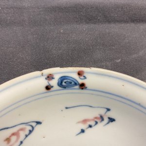 A Chinese blue, white and copper red plate, Ming — photo 5