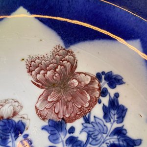 A Chinese blue, white and copper red powder blue-ground charger, Kangxi — photo 6