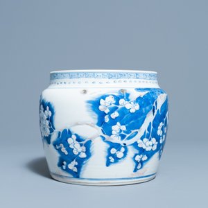 A Chinese blue, white and copper red 'prunus flowers' bowl, Kangxi — photo 4