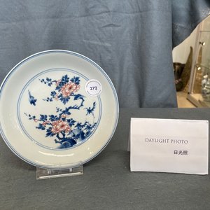 A Chinese blue, white and copper red saucer dish with floral design, Kangxi — 照片 13