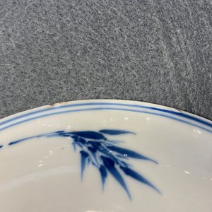 A Chinese blue, white and copper red saucer dish with floral design, Kangxi — 照片 6