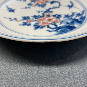A Chinese blue, white and copper red saucer dish with floral design, Kangxi — 照片 8