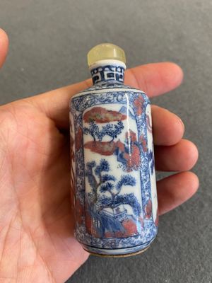 A Chinese blue, white and copper-red snuff bottle, 19th C. — 照片 2