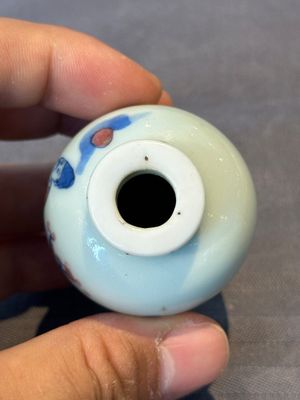 A Chinese blue, white and copper-red snuff bottle, 19th C. — photo 7