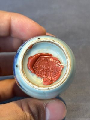 A Chinese blue, white and copper-red snuff bottle, 19th C. — photo 8