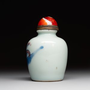 A Chinese blue, white and copper-red snuff bottle, 19th C. — photo 3