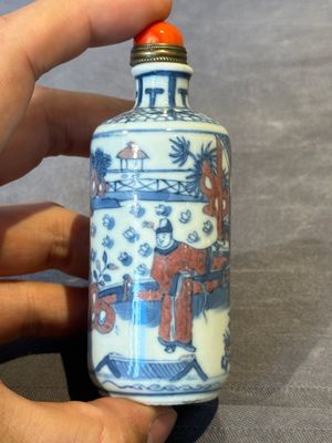 A Chinese blue, white and copper-red snuff bottle, Kangxi mark, 19th C. — 照片 4