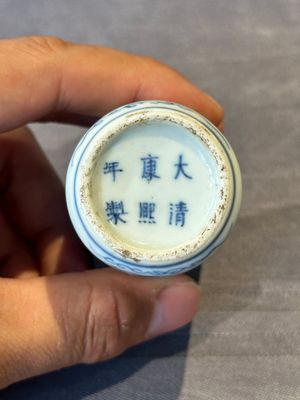A Chinese blue, white and copper-red snuff bottle, Kangxi mark, 19th C. — 照片 7