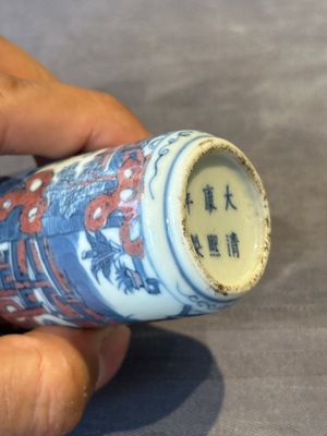 A Chinese blue, white and copper-red snuff bottle, Kangxi mark, 19th C. — 照片 8