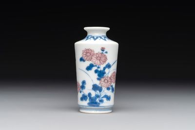 A Chinese blue, white and copper-red snuff bottle, Qing Feng 清風 mark, 18th C.