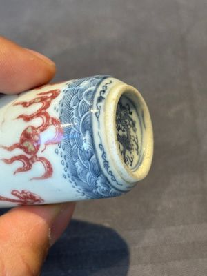 A Chinese blue, white and copper-red snuff bottle with a dragon, dragon mark, 19th C. — photo 7