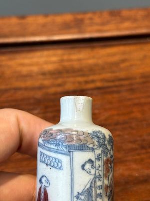A Chinese blue, white and copper-red snuff bottle with inscription, 19th C. — photo 7