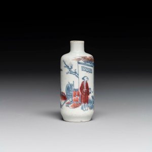 A Chinese blue, white and copper-red snuff bottle with inscription, 19th C. — photo 2