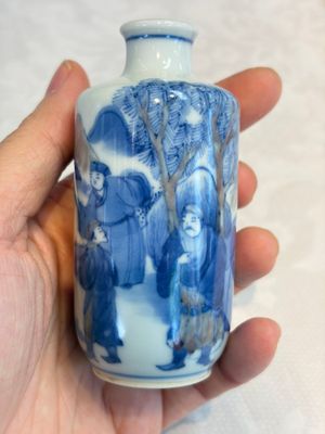 A Chinese blue, white and copper-red snuff bottle with narrative design, 19th C. — photo 2