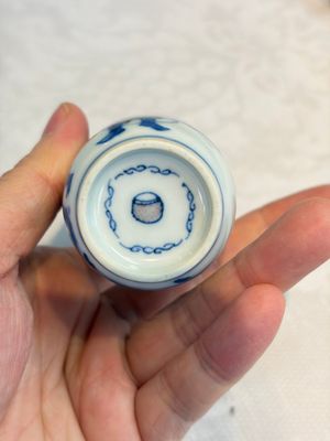 A Chinese blue, white and copper-red snuff bottle with narrative design, 19th C. — photo 6