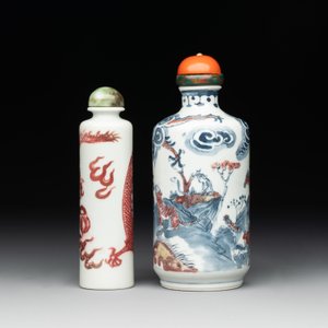 A Chinese blue, white and copper-red snuff bottle with the zodiac and a copper-red 'dragon' snuff bottle, 18/19th C. — photo 3