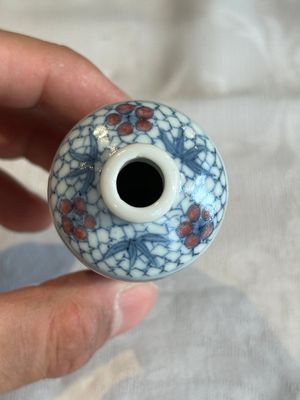A Chinese blue, white and copper-red snuff bottle, Yongzheng mark, 19th C. — 照片 5