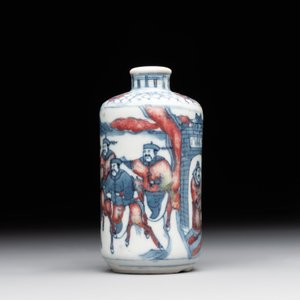 A Chinese blue, white and copper-red snuff bottle, Yongzheng mark, 19th C. — 照片 5
