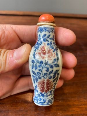 A Chinese blue, white and copper-red snuff bottle, Yongzheng mark and of the period — photo 2