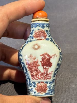 A Chinese blue, white and copper-red snuff 'deer' bottle, Yongzheng mark and of the period — photo 1
