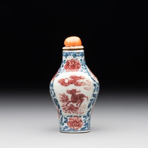 A Chinese blue, white and copper-red snuff 'deer' bottle, Yongzheng mark and of the period — photo 1