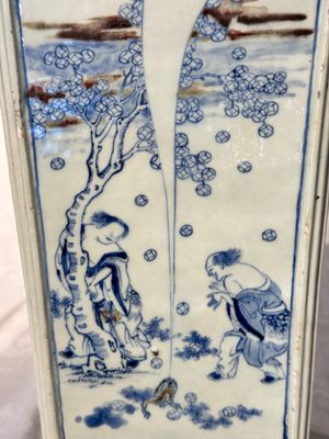 A Chinese blue, white and copper-red square-sectioned vase with figural design, Kangxi — photo 15
