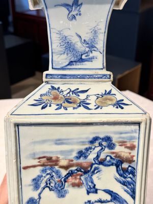 A Chinese blue, white and copper-red square-sectioned vase with figural design, Kangxi — photo 20