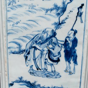 A Chinese blue, white and copper-red square-sectioned vase with figural design, Kangxi — photo 8