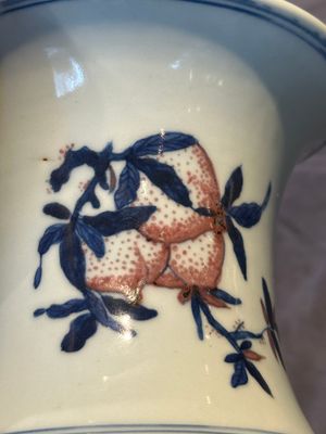 A Chinese blue, white and copper-red 'Three abundances' or 'Sanduo' vase, 19/20th C. — 照片 5