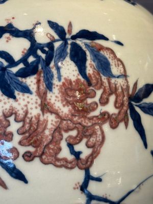 A Chinese blue, white and copper-red 'Three abundances' or 'Sanduo' vase, 19/20th C. — 照片 6