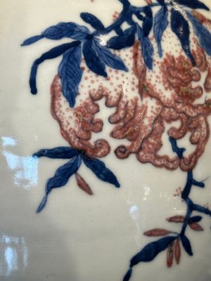 A Chinese blue, white and copper-red 'Three abundances' or 'Sanduo' vase, 19/20th C. — 照片 7