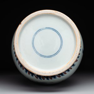 A Chinese blue, white and copper-red 'Three abundances' or 'Sanduo' vase, 19/20th C. — 照片 5