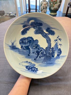 A Chinese blue, white and copper-red 'Three Friends of Winter' jar, and a blue and white 'Buddhist lion' dish, 18th C. — 照片 7