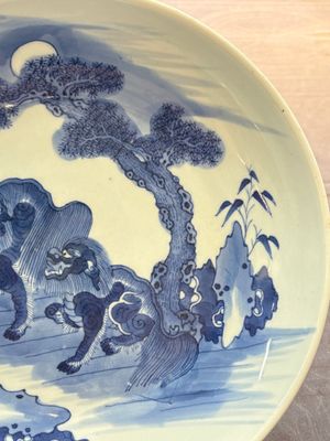 A Chinese blue, white and copper-red 'Three Friends of Winter' jar, and a blue and white 'Buddhist lion' dish, 18th C. — 照片 9