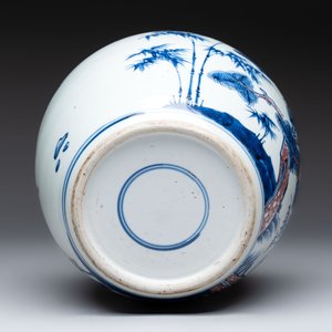 A Chinese blue, white and copper-red 'Three Friends of Winter' jar, and a blue and white 'Buddhist lion' dish, 18th C. — 照片 9