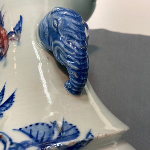 A Chinese blue, white and copper red vase with elephant handles, 19th C. — photo 15