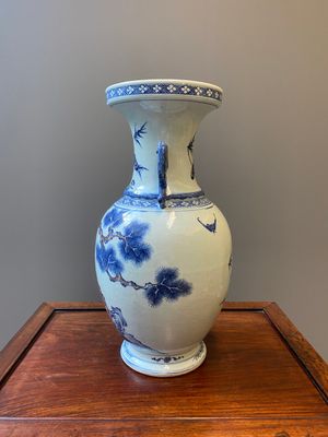 A Chinese blue, white and copper-red vase with two deer near a pine tree, Qianlong — photo 2