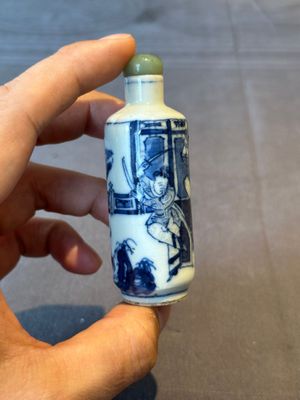 A Chinese blue, white and copper-red 'warriors' snuff bottle, Kangxi mark, 19th C. — photo 5