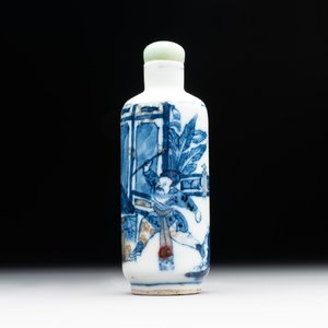 A Chinese blue, white and copper-red 'warriors' snuff bottle, Kangxi mark, 19th C. — photo 1