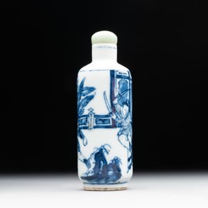 A Chinese blue, white and copper-red 'warriors' snuff bottle, Kangxi mark, 19th C. — photo 2