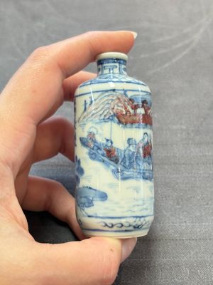 A Chinese blue, white and copper-red 'Ye You Chi Bi 夜遊赤壁' snuff bottle, signed Li Guisheng 李桂生, 19th C. — foto 2