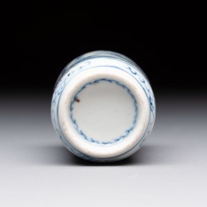 A Chinese blue, white and copper-red 'Ye You Chi Bi 夜遊赤壁' snuff bottle, signed Li Guisheng 李桂生, 19th C. — foto 6