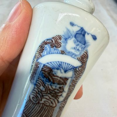A Chinese blue, white and copper-red 'Zhong Kui' snuff bottle — photo 6