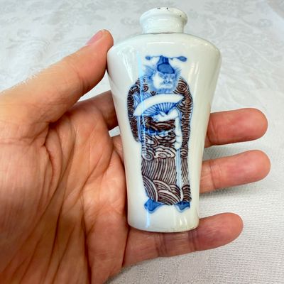 A Chinese blue, white and copper-red 'Zhong Kui' snuff bottle — photo 1