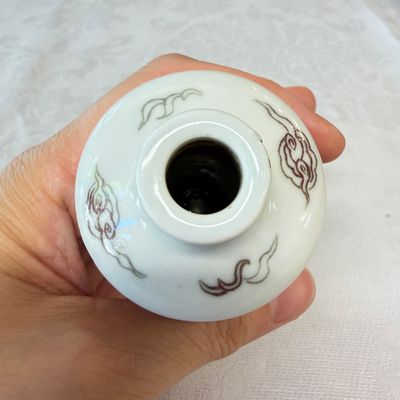 A Chinese blue, white and copper-red 'Zhong Kui' snuff bottle — photo 4