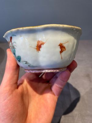 A Chinese blue, white and famille rose tea service, three famille rose bowls, a plate and a covered jar, 19th C. — 照片 18