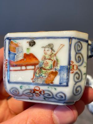 A Chinese blue, white and famille rose tea service, three famille rose bowls, a plate and a covered jar, 19th C. — 照片 59